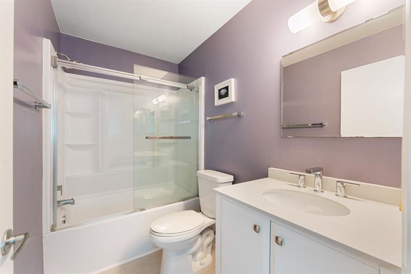 Image 21 of 28 For 3900 18th Ave  36h
