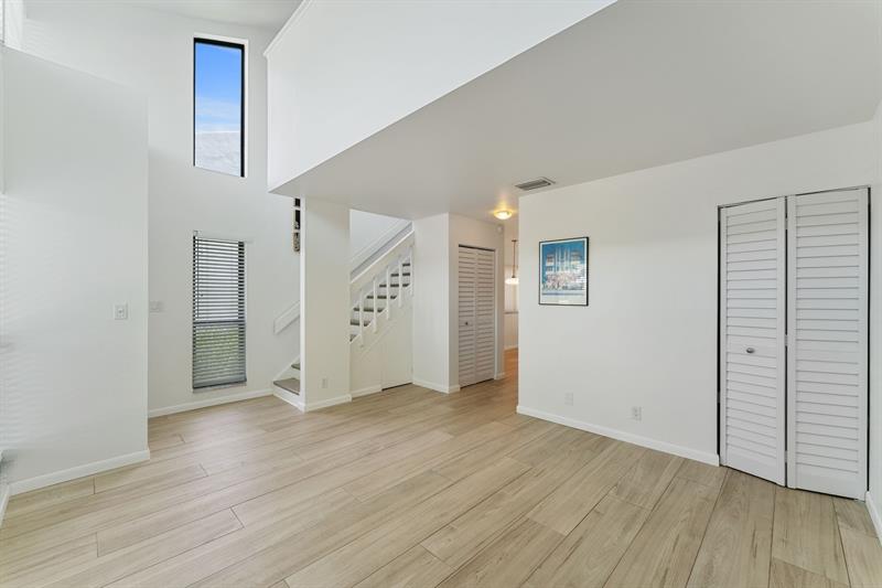 Image 4 of 28 For 3900 18th Ave  36h