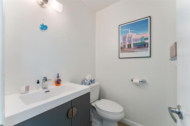 Image 7 of 28 For 3900 18th Ave  36h