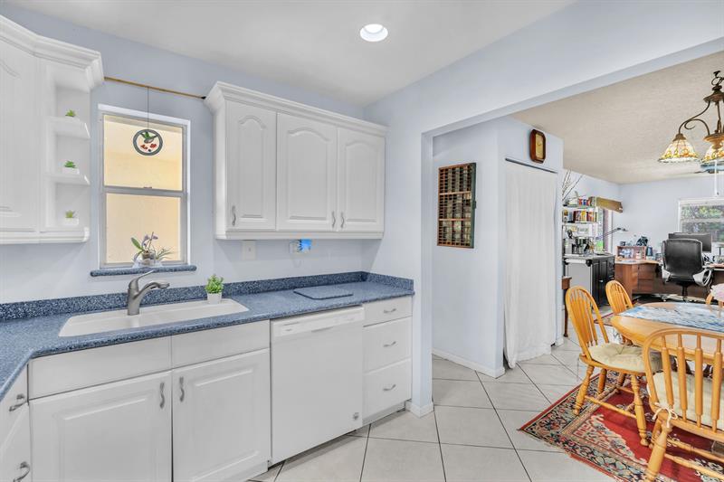 Image 11 of 35 For 7460 42nd Ct