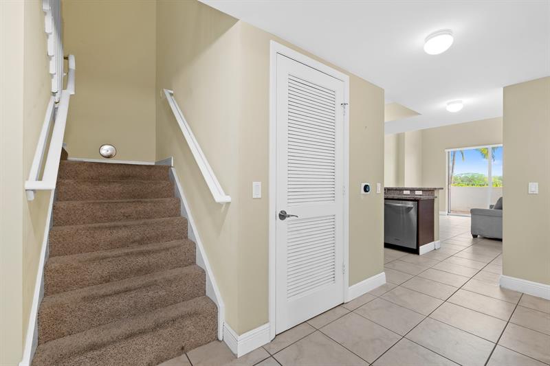 Image 12 of 33 For 2641 Flamingo Rd  Th7