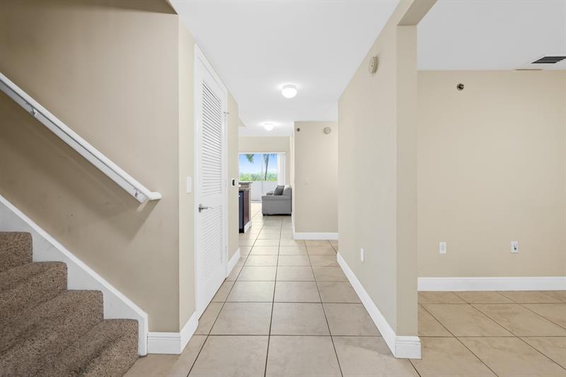 Image 13 of 33 For 2641 Flamingo Rd  Th7