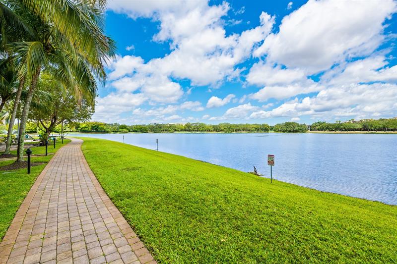 Image 16 of 33 For 2641 Flamingo Rd  Th7