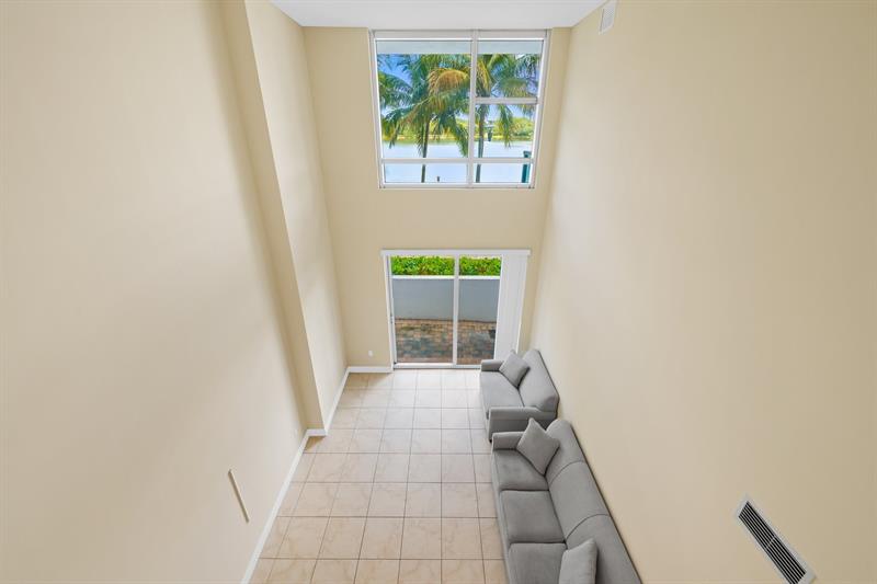 Image 18 of 33 For 2641 Flamingo Rd  Th7