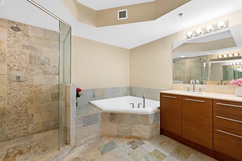 Image 24 of 33 For 2641 Flamingo Rd  Th7