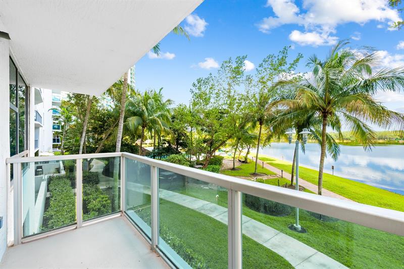 Image 27 of 33 For 2641 Flamingo Rd  Th7