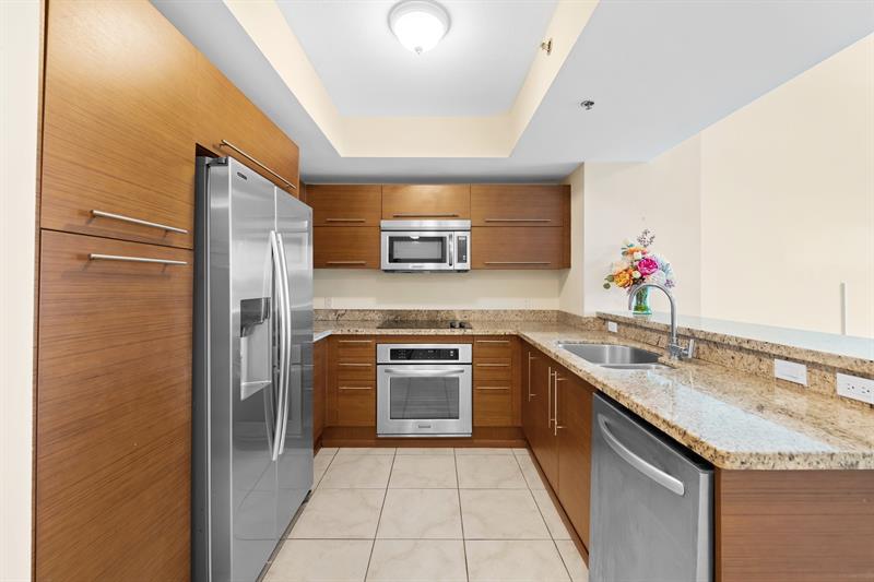 Image 3 of 33 For 2641 Flamingo Rd  Th7