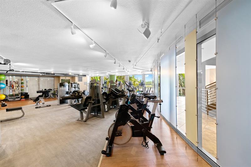 Image 32 of 33 For 2641 Flamingo Rd  Th7