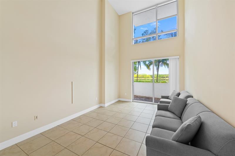 Image 4 of 33 For 2641 Flamingo Rd  Th7
