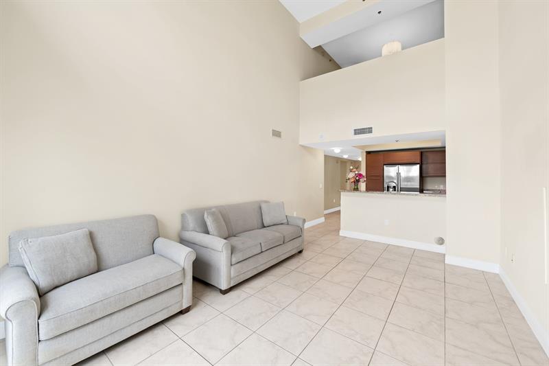 Image 5 of 33 For 2641 Flamingo Rd  Th7