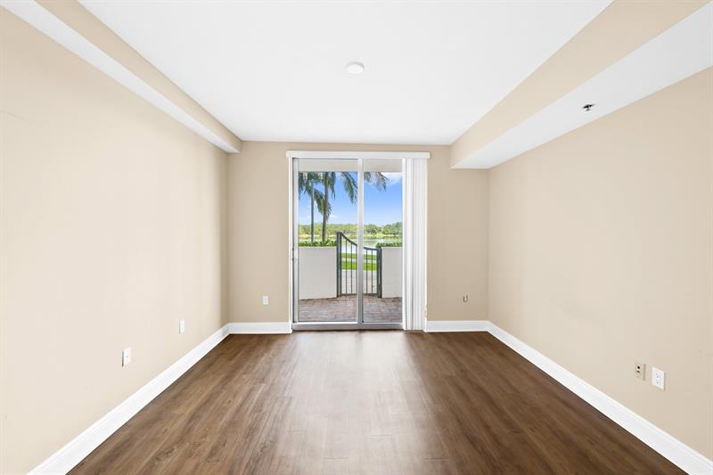 Image 6 of 33 For 2641 Flamingo Rd  Th7