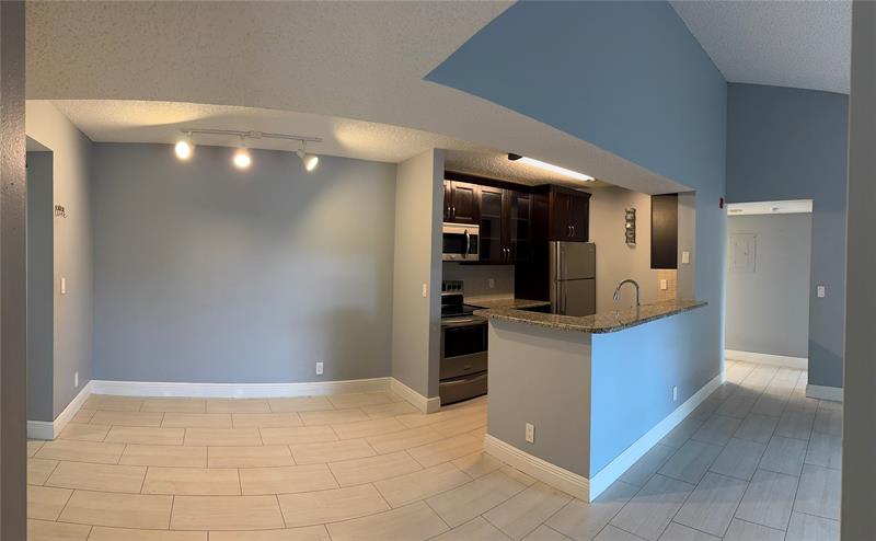 Image 4 of 28 For 4015 Mcnab Rd  307d