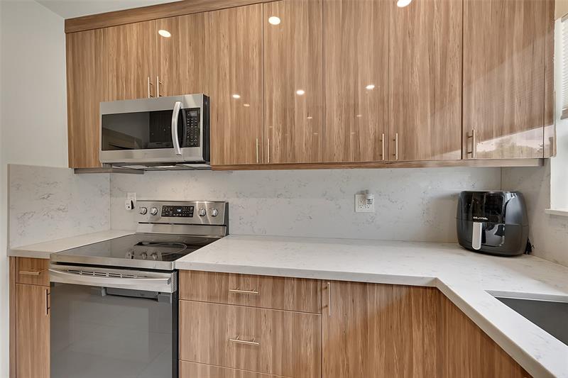 Image 10 of 35 For 521 40th Ct  