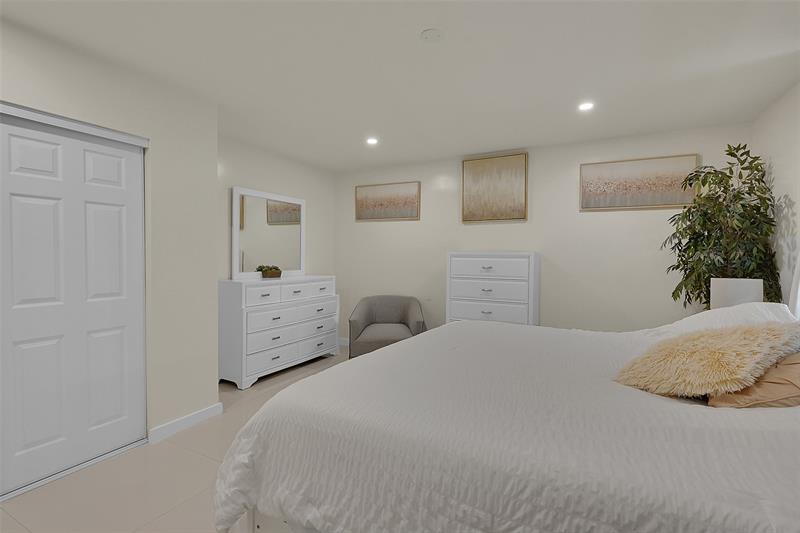Image 13 of 35 For 521 40th Ct  