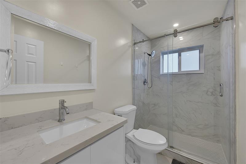 Image 17 of 35 For 521 40th Ct  