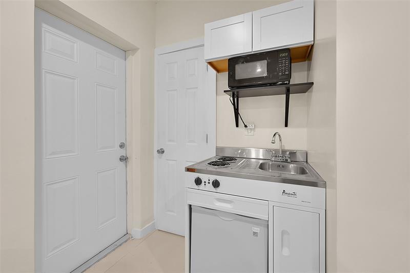 Image 22 of 35 For 521 40th Ct  