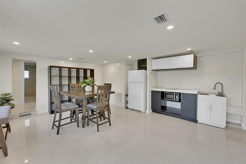 Image 24 of 35 For 521 40th Ct  