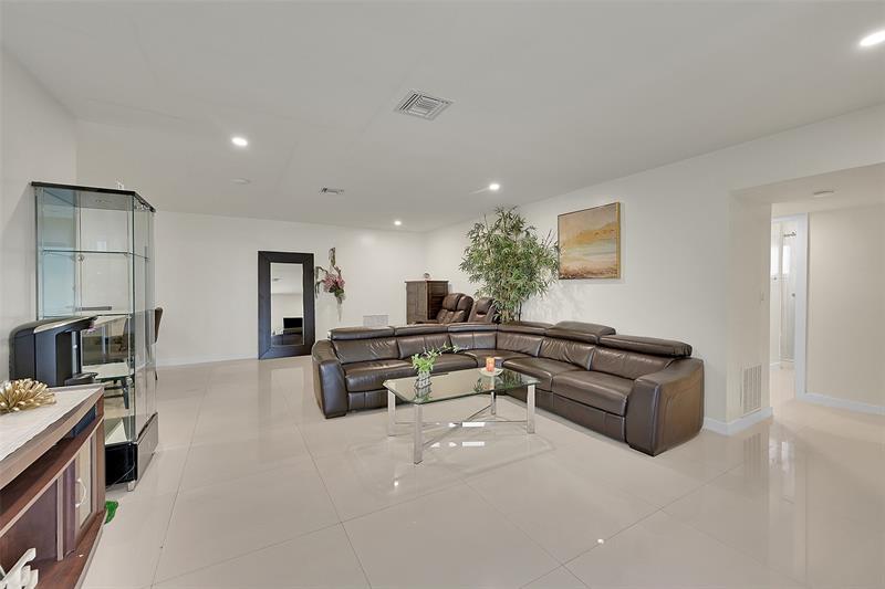 Image 3 of 35 For 521 40th Ct  