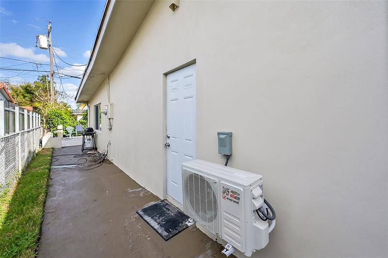 Image 31 of 35 For 521 40th Ct  
