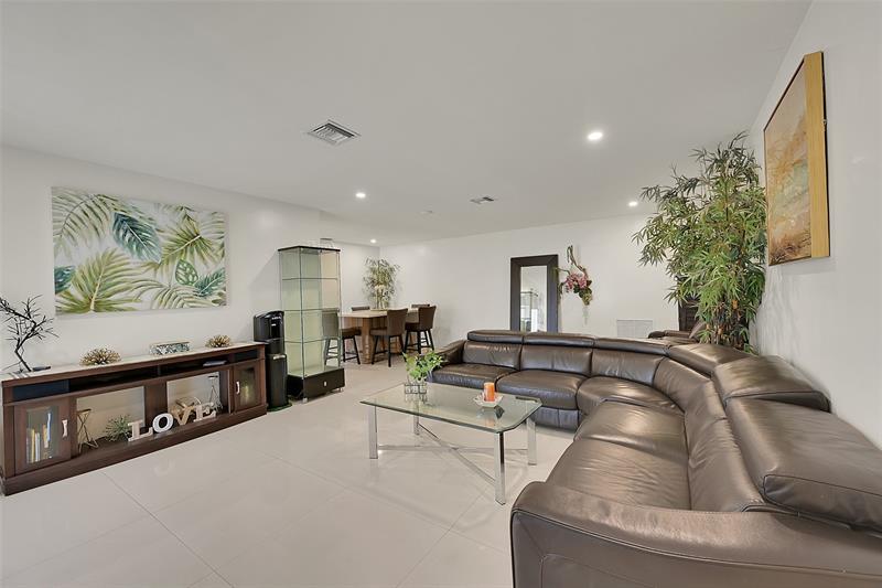 Image 4 of 35 For 521 40th Ct  