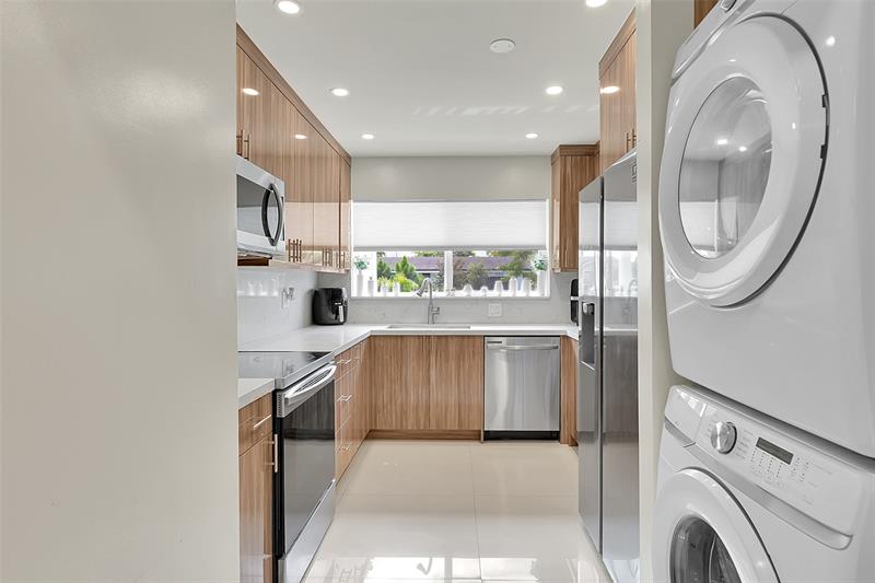 Image 8 of 35 For 521 40th Ct  