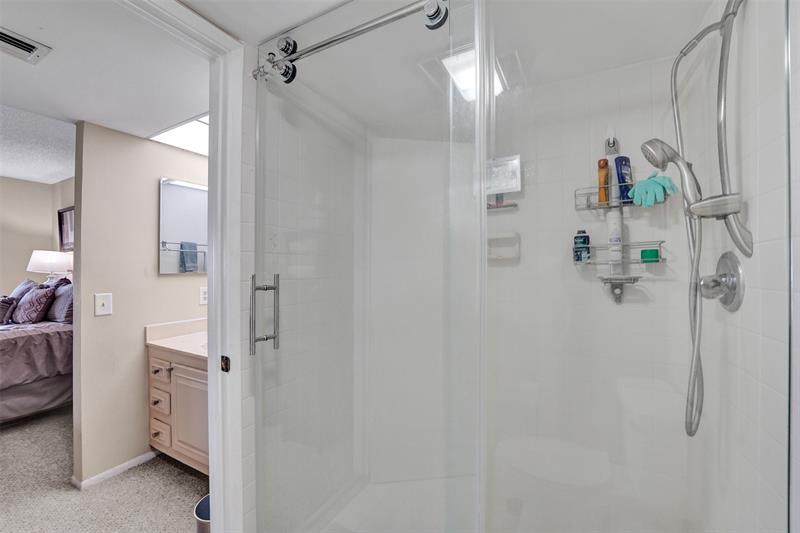 Image 21 of 40 For 4602 Martinique Way F2  4602