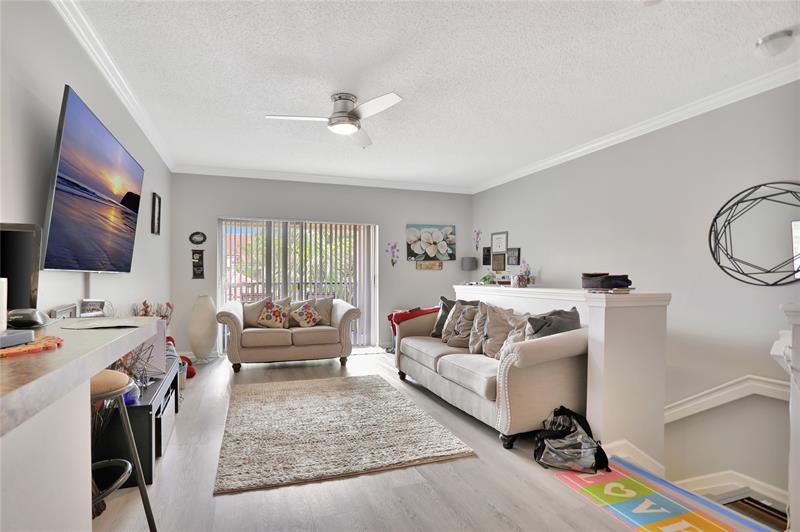 Image 4 of 25 For 5840 Sample Rd  305