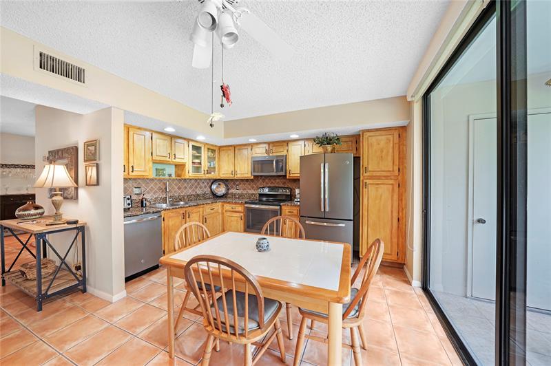 Image 11 of 47 For 5100 Las Verdes Cir  114