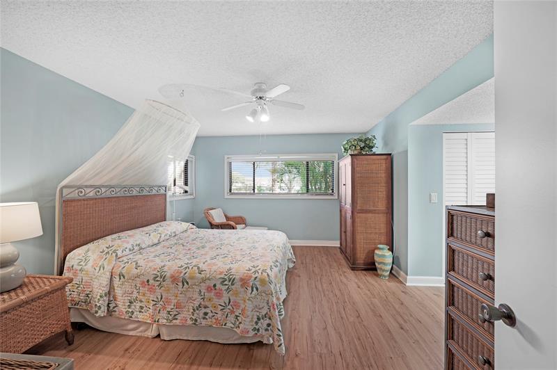 Image 15 of 47 For 5100 Las Verdes Cir  114