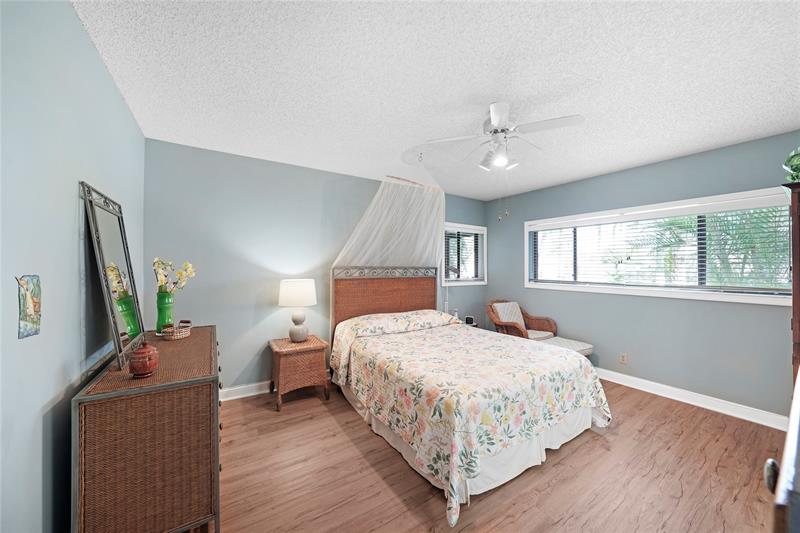 Image 18 of 47 For 5100 Las Verdes Cir  114