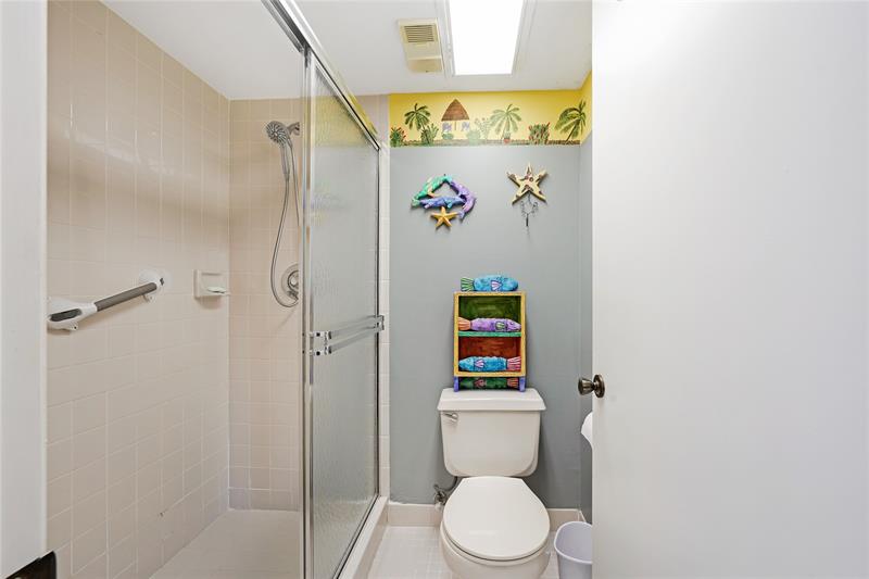 Image 20 of 47 For 5100 Las Verdes Cir  114