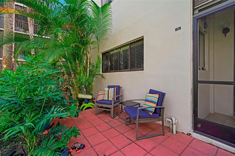 Image 5 of 47 For 5100 Las Verdes Cir  114