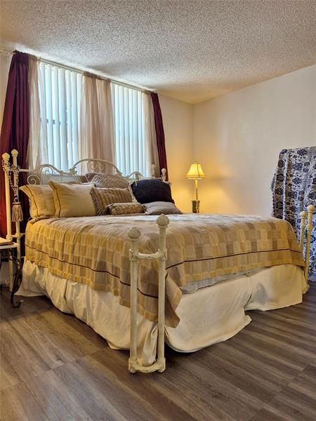 Image 11 of 25 For 2840 Somerset Dr  208m