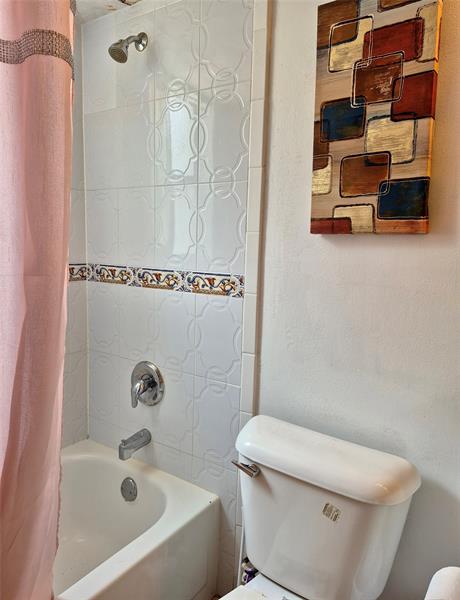 Image 15 of 25 For 2840 Somerset Dr  208m