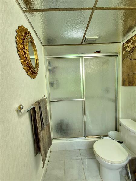 Image 16 of 25 For 2840 Somerset Dr  208m