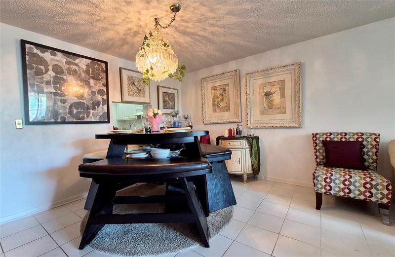 Image 19 of 25 For 2840 Somerset Dr  208m