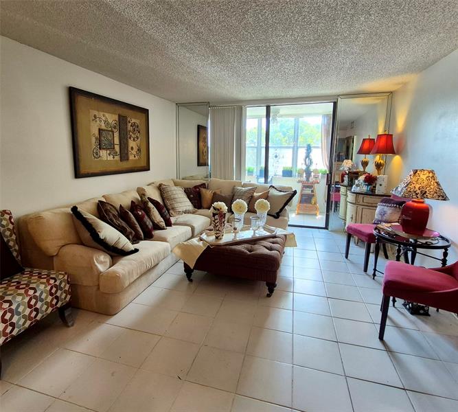 Image 20 of 25 For 2840 Somerset Dr  208m