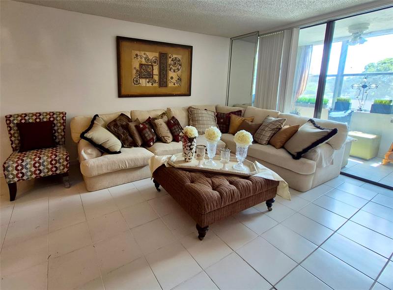Image 21 of 25 For 2840 Somerset Dr  208m
