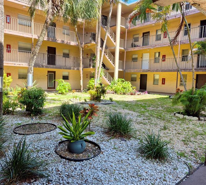Image 5 of 25 For 2840 Somerset Dr  208m
