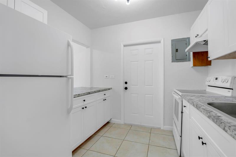 Image 10 of 33 For 3025 5 St  