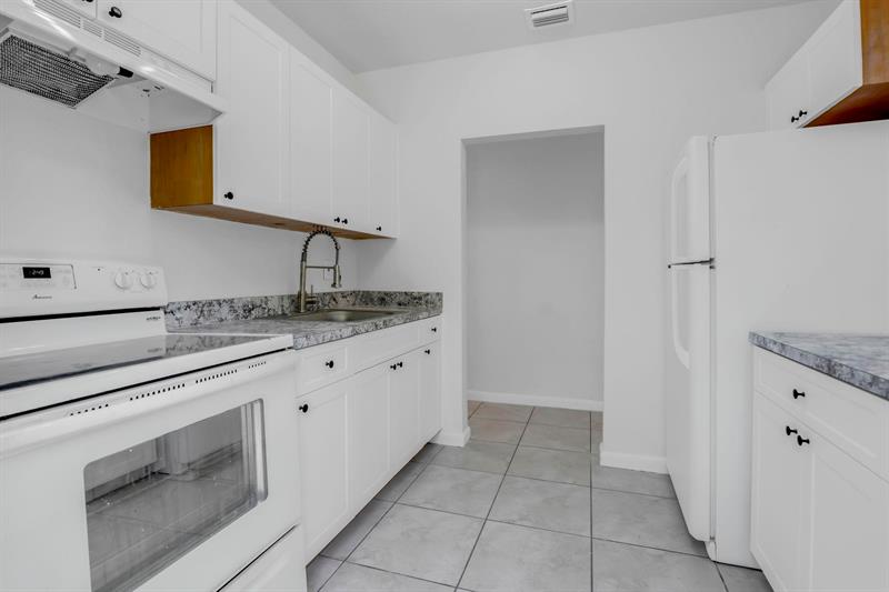 Image 11 of 33 For 3025 5 St  