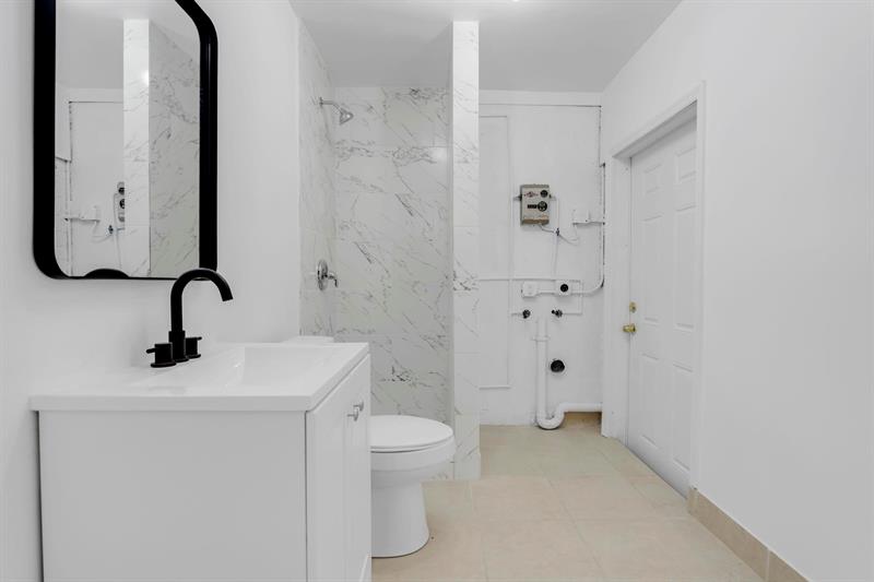 Image 12 of 33 For 3025 5 St  