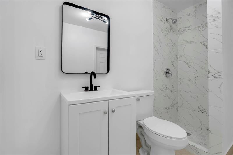 Image 13 of 33 For 3025 5 St  