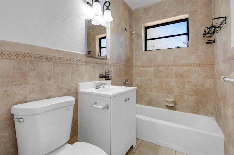 Image 14 of 33 For 3025 5 St  