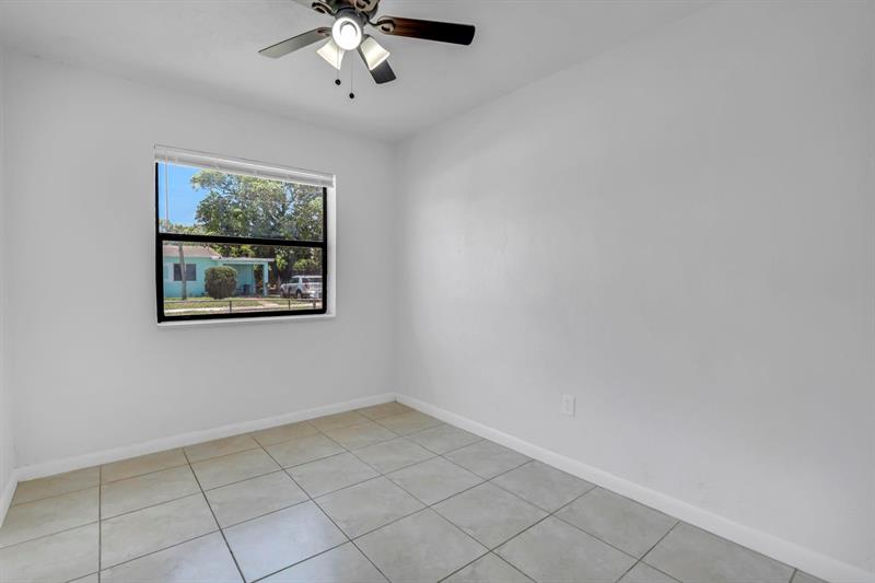 Image 15 of 33 For 3025 5 St  