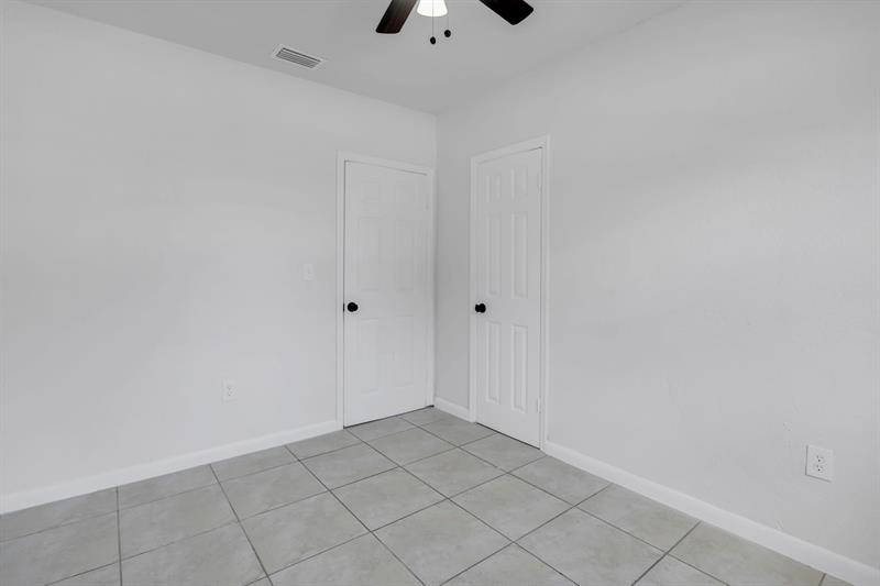 Image 16 of 33 For 3025 5 St  