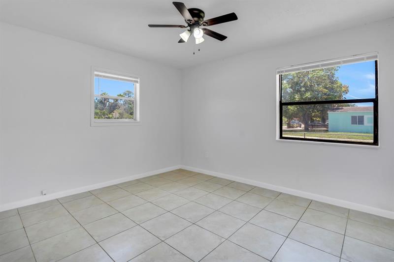 Image 17 of 33 For 3025 5 St  