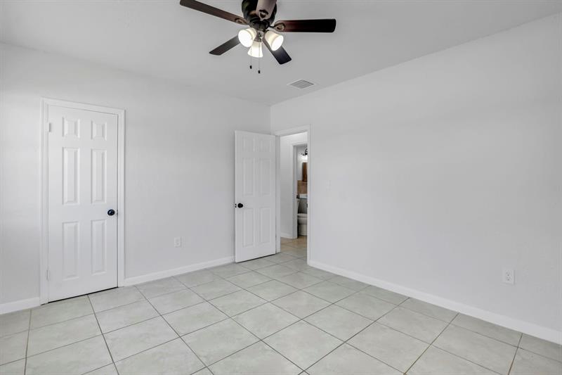 Image 18 of 33 For 3025 5 St  