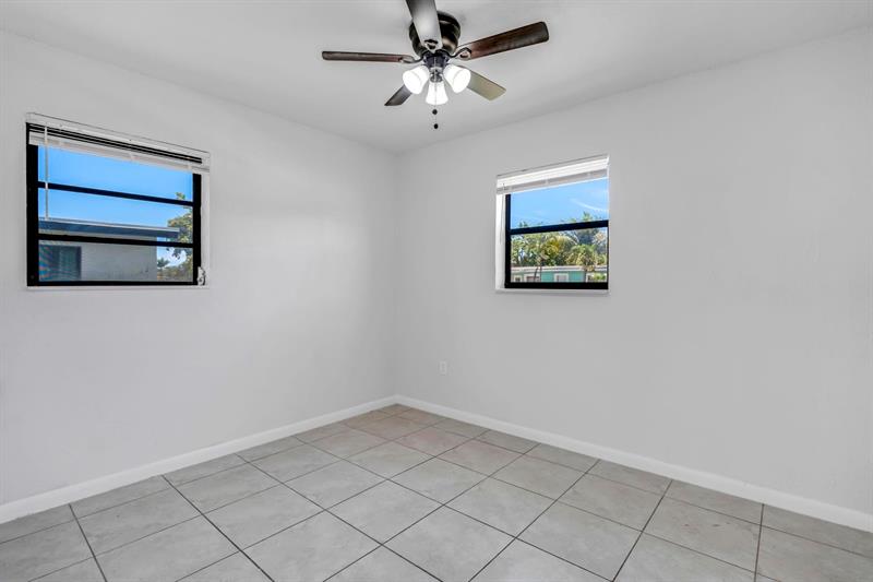 Image 19 of 33 For 3025 5 St  