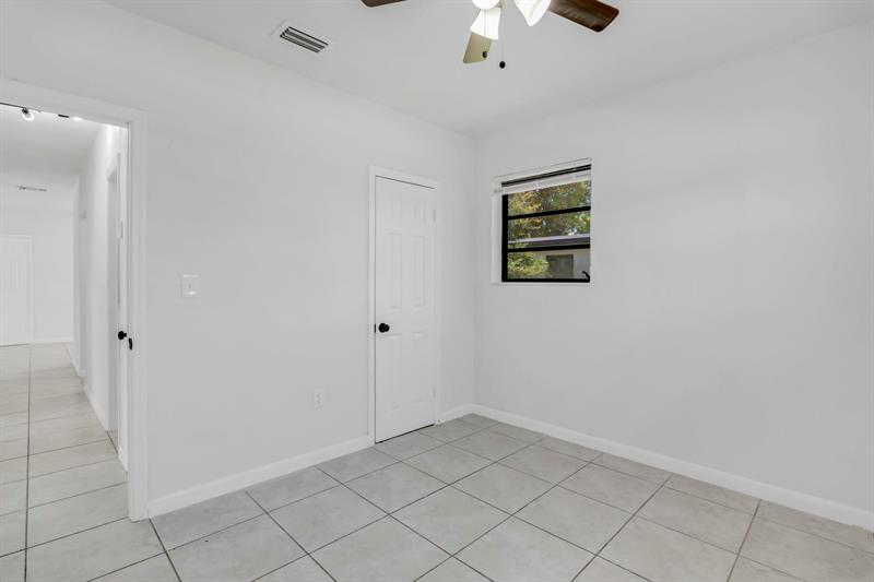 Image 20 of 33 For 3025 5 St  